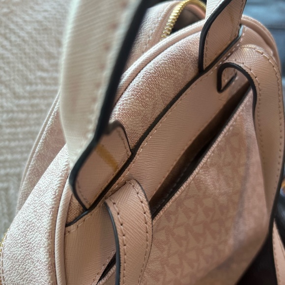 Michael Kors pink floral backpack metallic & gold detailing w/ pockets - Picture 4 of 12